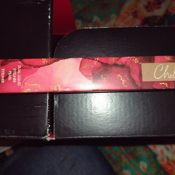 Eyeliner - Picture 1 of 4